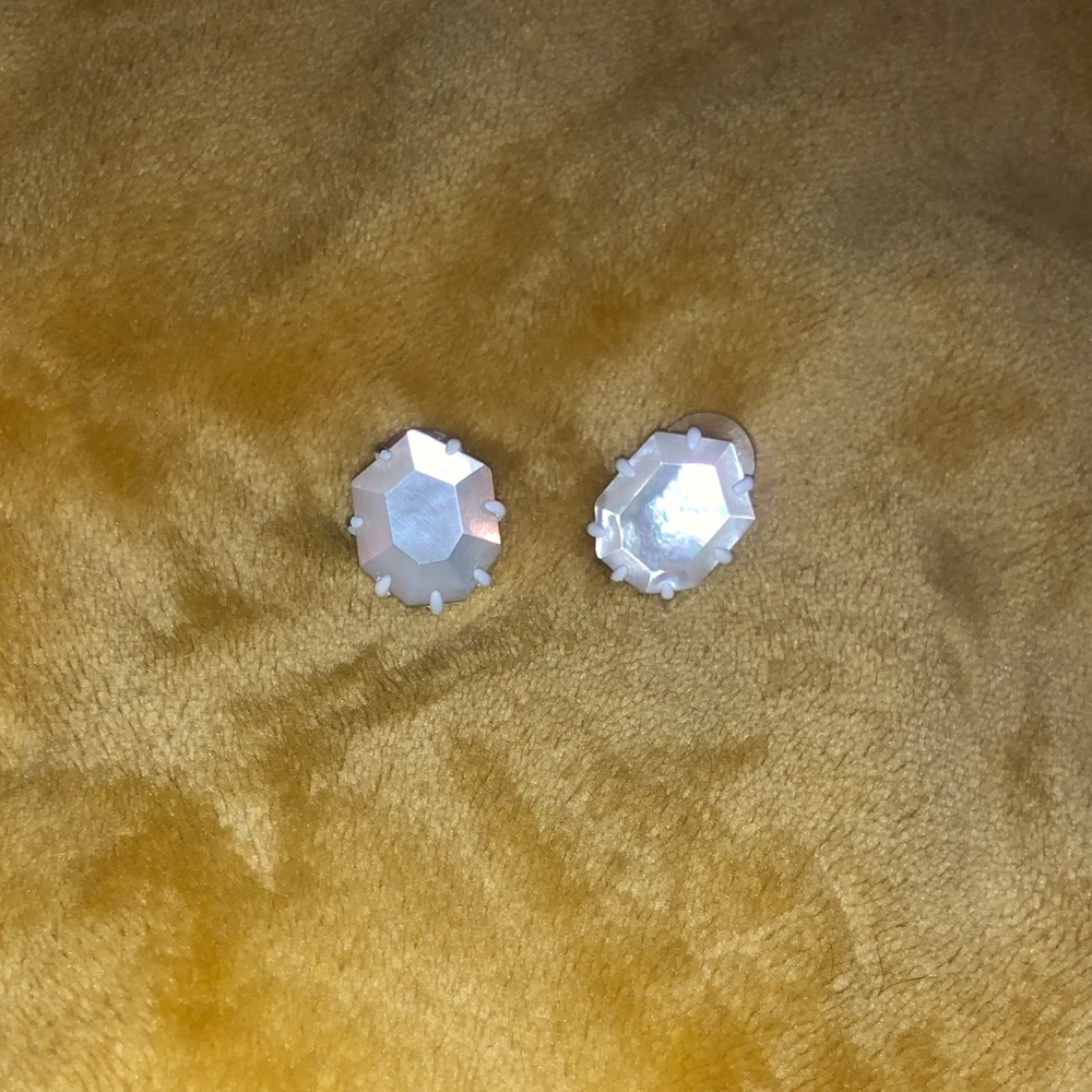 Discontinued Kendra Scott Morgan Studs 🤩